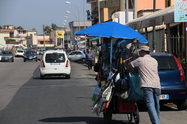 Alles tummelt sich auf den Strassen von Napoli