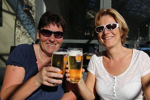 Marianne und Anita beim Mittagessen