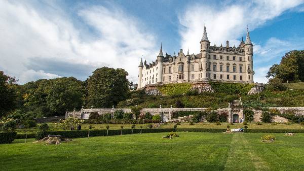 Dunrobin Castle von der Meerseite