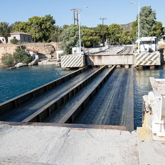 die Brücke verscwindet in 8m Tiefe