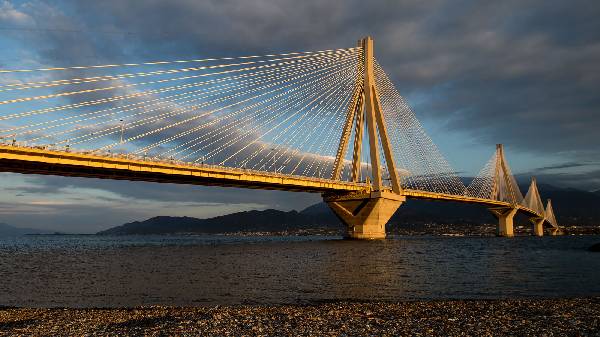 die Brücke während dem Sonnenuntergang