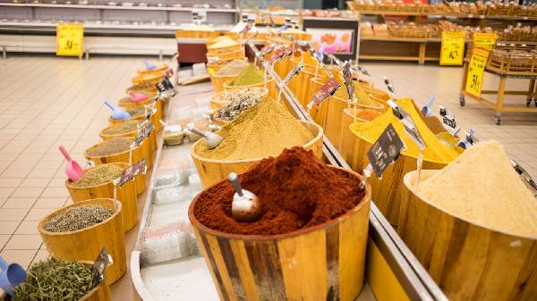 Gewürze im Supermarkt