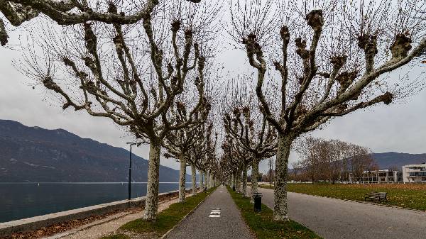 Uferpromenade in Aix-les-Bains