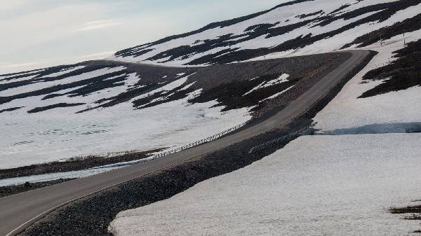 die Landschaft wird rauer