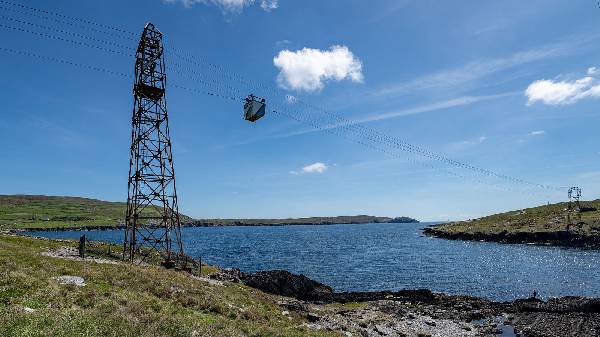 Die Seilbahn auf die Insel