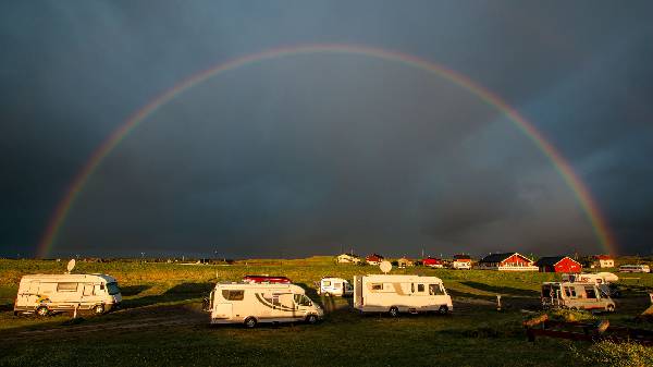 Mitternachtsregenbogen in Andenes NO bei Mitternachtssonne